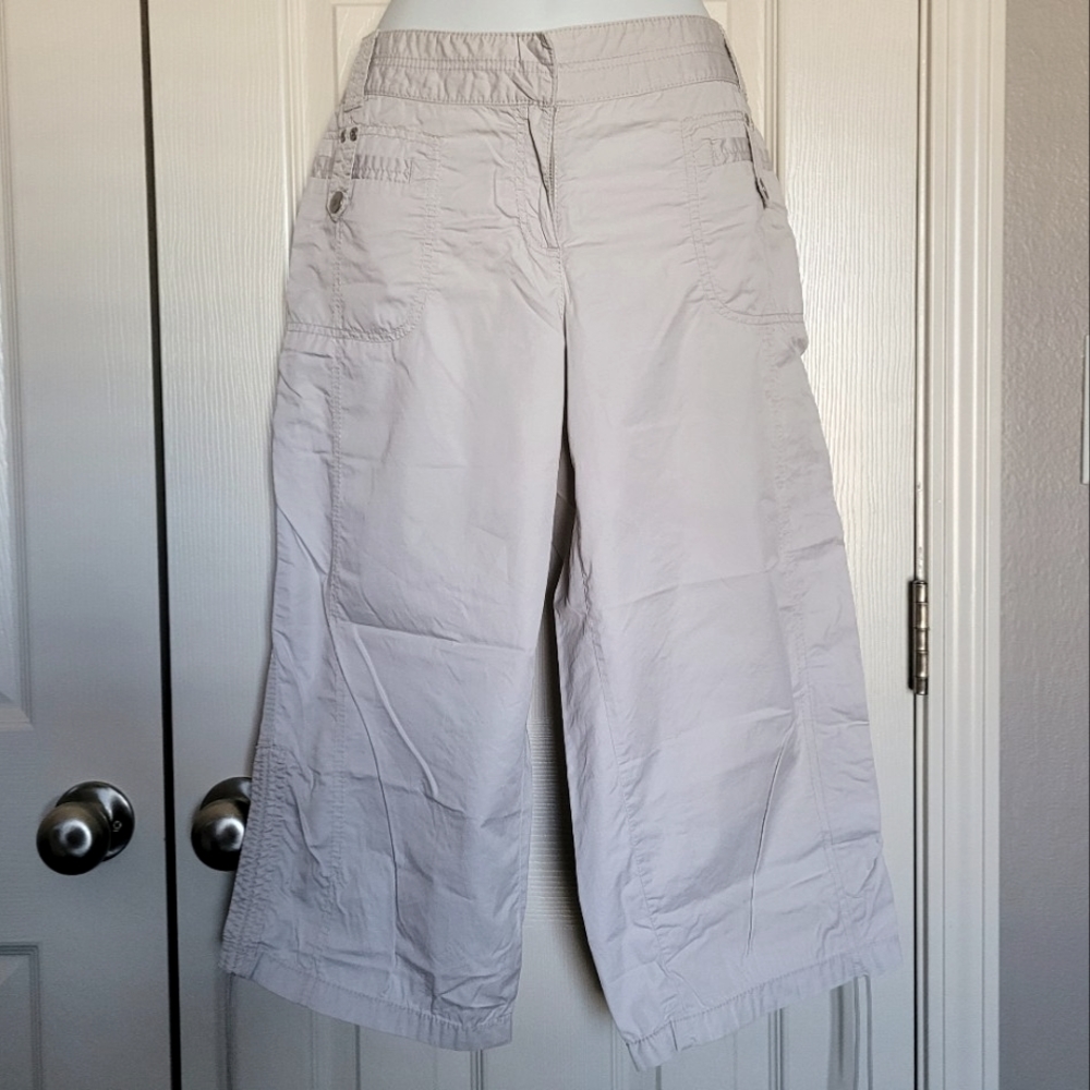 Loft Casual Cargo Capri - Sz 10, Marisa, Cream
